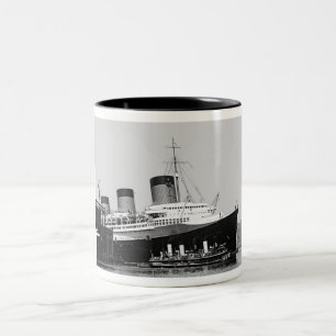 Normandie Enters NY Harbour Tweekleurige Koffiemok