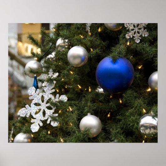 North America. kerstversieringen op boom. Poster (Voorkant)