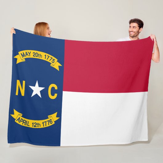 North Carolina Flag Fleece Deken (In situ)