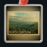 North Carolina Vintage Travel Ornament<br><div class="desc">Een cool  Noord Carolina-ornament met de Smoky Mountains en Blue Ridge Mountains.</div>