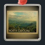 North Carolina Vintage Travel Ornament<br><div class="desc">Een cool  Noord Carolina-ornament met de Smoky Mountains en Blue Ridge Mountains.</div>