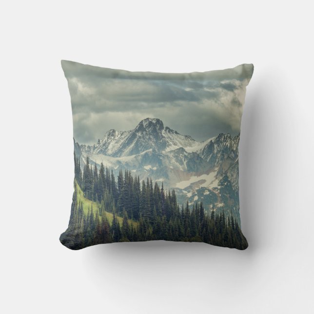 North Cascade: Majestic Mountain Peak. Kussen (Voorkant)
