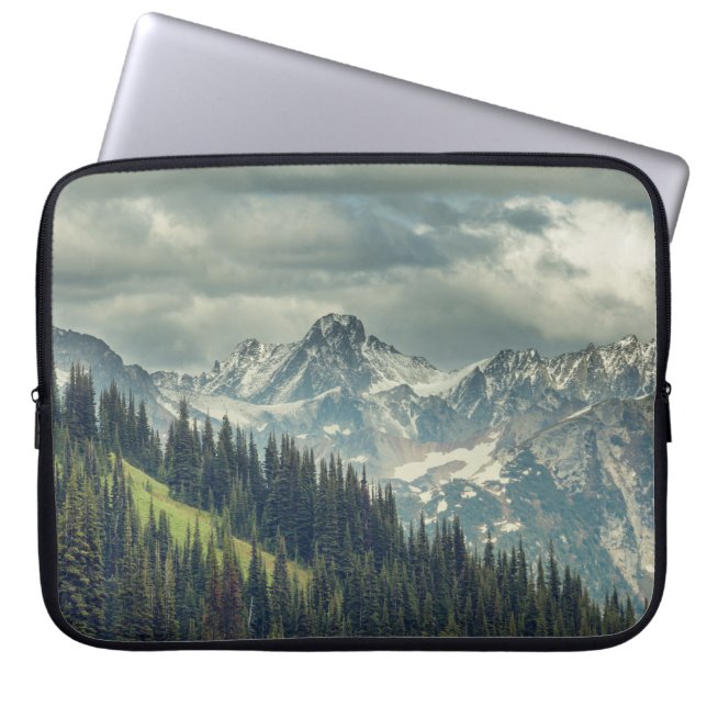North Cascade: Majestic Mountain Peak. Laptop Sleeve (Voorkant)