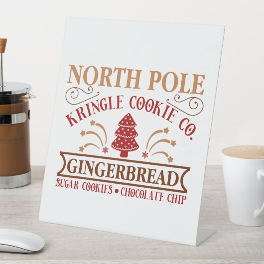 North Pole Gingerbread Company Reclamebord Met Voetstuk (Insitu)