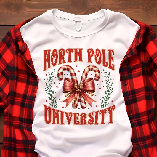 North Pole University Coquette Kerstmis Tri-Blend Shirt