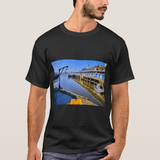 North Shields Fish Quay en heldere blauwe lucht T-shirt (Voorkant)