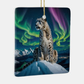 “Northern Sky Wanderer” – Sneeuwluipaard Portret Keramisch Ornament (Rechts)