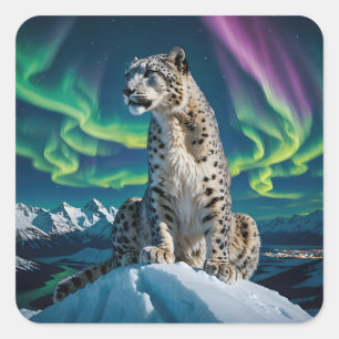 “Northern Sky Wanderer” – Sneeuwluipaard Portret Vierkante Sticker