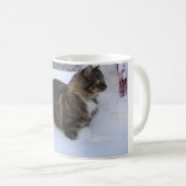 norwegian forest cat in snow koffiemok (Voorkant rechts)