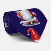 Norwegian Gnome Holding A Cranberry Juice Cocktail Stropdas (Opgerold)