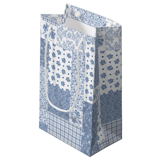 Nostalgic Indigo Faux Patchwork Small Gift Bag Klein Cadeauzakje (Voorkant Gekanteld)