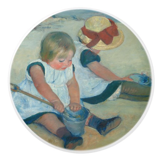 NOSTALGIC/ TWO YOUNG GIRLS, DAY AT BEACH KERAMISCHE KNOP (Voorkant)