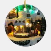 Nostalgisch bergdorp tegen sneeuwscene keramisch ornament (Achterkant)