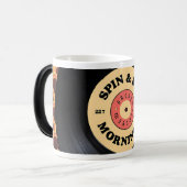 Nostalgisch ontwerp van vinylplaten magische mok (Voorkant links)