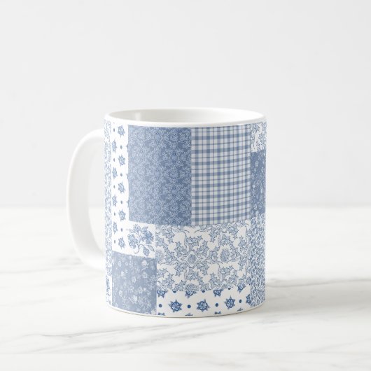 Nostalgische Indigo Faux Patchwork Coffee Mok (Voorkant links)