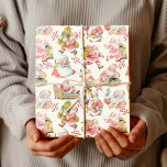 Nostalgische Retro Santa Claus-Christmas in Cream Cadeaupapier<br><div class="desc">Wikkel uw geschenken in feestelijke stijl met dit gepersonaliseerde kerstinpakpapier van de kerstman. Met een charmante retro- Santa Claus-illustratie, bijgewerkt met een frisse toets van moderne kleuren, combineert dit ontwerp nostalgie met een eigentijdse vakantielook. Ideaal om warmte en persoonlijkheid aan je cadeaus toe te voegen, het is volledig aanpasbaar met...</div>