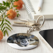 Nosy Goat die uitkijkt Sleutelhanger (Zijkant)