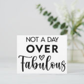 Not a Day Over Fabulous – Funny Birthday Quote Briefkaart (Staand voorkant)