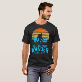 Not All Who Wander are Lost | Bigfoot Retro Design T-shirt (Voorkant volledig)