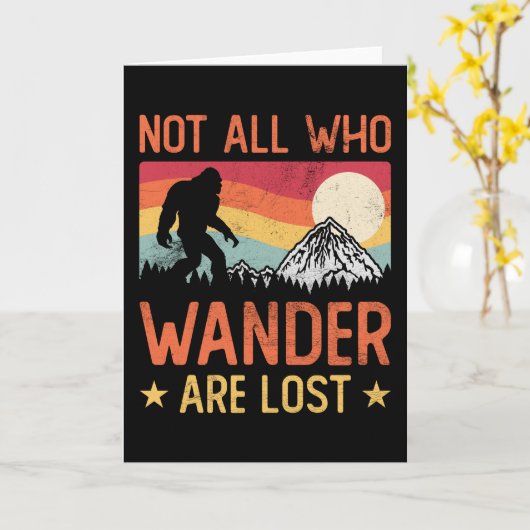 Not All Who Wander Are Lost Cool Bigfoot Kaart (Gele Bloem)