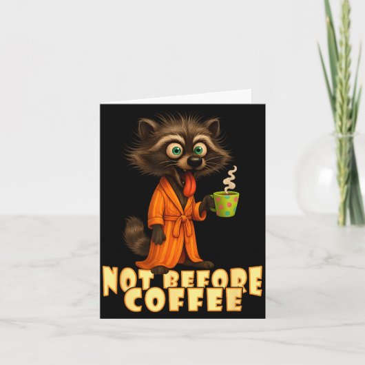 Not Before Coffee-tee – Funny Morning Raccoon And Kaart (Voorkant)