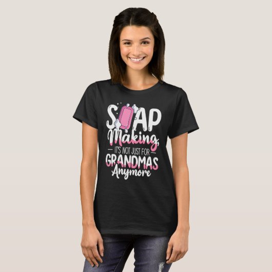 Not Just For Grandmas Soap Maker Soap Making T-shirt (Voorkant volledig)