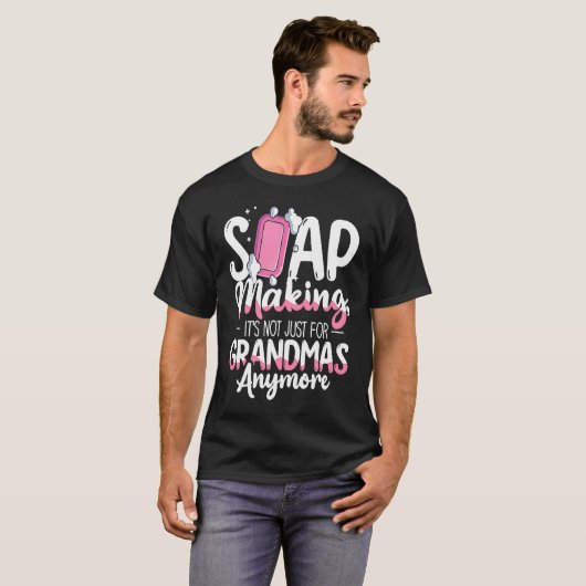 Not Just For Grandmas Soap Maker Soap Making T-shirt (Voorkant volledig)