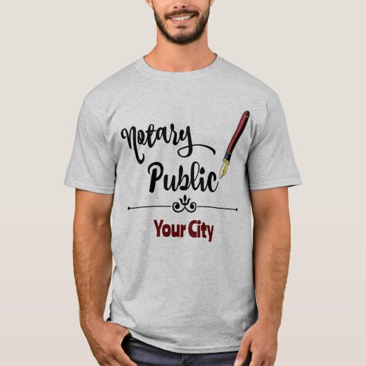 Notaris Public Burgundy Ink Pen Gepersonaliseerd C T-shirt (Voorkant)