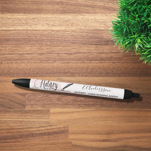 Notarisagent voor leningsondertekening: zwarte roz zwarte inkt pen