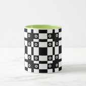 Nota's en vierkantjes zwart wit mok (Midden)