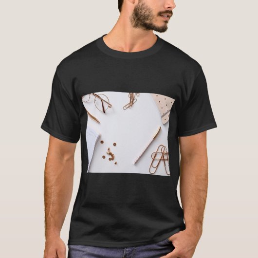 Notebook & Desk Vibes Grafische T-shirt (Voorkant)