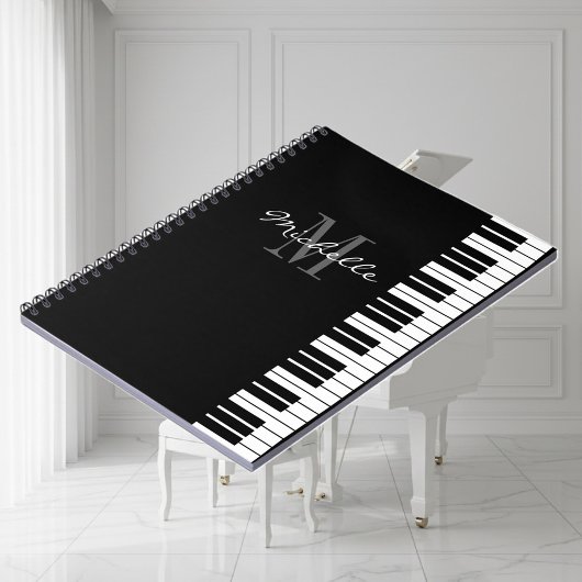notebook met zwarte en witte pianosleutels notitieboek