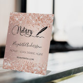 Noteerbare roos goudbrij reclamebord met voetstuk