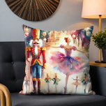 Notenkraker Ballet Waterverf Kerstballerina Kussen<br><div class="desc">Het Notenkraker Ballet Waterverf Christmas Ballerina Festive Holiday Sierkussen Cushion is voorzien van een traditioneel kerstballet met een ballerina en notenkraker. Perfect voor kerstcadeaus,  kerstdecoratie en feestjes en meer. Creëer door Evco Studio www.zazzle.com/store/evcostudio</div>