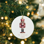 Notenkraker roze wit eenvoudige kerst keramisch ornament<br><div class="desc">Witte achtergrond en een roze notenkraker. Personaliseer en voeg een naam en jaar toe.</div>