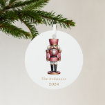 Notenkraker roze wit eenvoudige kerst metalen ornament<br><div class="desc">Witte achtergrond en een roze notenkraker. Personaliseer en voeg een naam en jaar toe.</div>