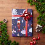 Notenkraker Schattigee Navy Christmas Soldiers Dan Cadeaupapier<br><div class="desc">Schattigee notenkraker personages vintage kerstpatroon inpakpapier.</div>