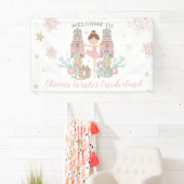 Notenkraker Winter Onederland 1e verjaardag achter Spandoek (Insitu)