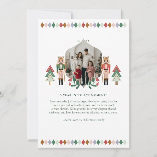 Notenkrakerjaar in de Review 12 Familiefoto's Mome Feestdagenkaart (Achterkant)