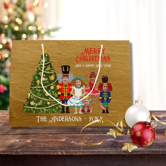 Notenkrakersfamilie van vijf grappige vrolijke ker groot cadeauzakje