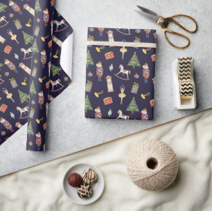 Notenkrakervloot   paarse kerst cadeaupapier