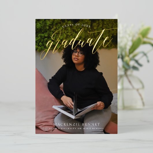 Noteworthy Real Gold Script 2-foto Afstuderen Folie Uitnodiging (Staand Voorkant)