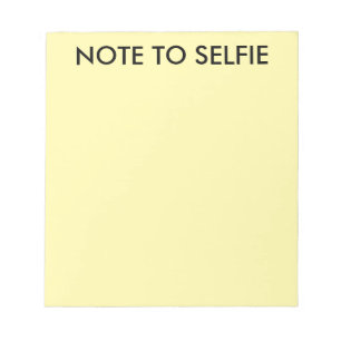Notitie voor selfie schrijven gele memoblokjes notitieblok