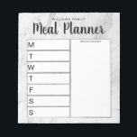 Notitieblok voor wekelijkse maaltijdplanner voor f<br><div class="desc">Gepersonaliseerde wekelijkse maaltijdplanner van de Familie. Creëer een aangepaste maaltijdplanner voor je keuken. Ruimte om maaltijdplannen te schrijven voor elke dag van de week. Voeg ook boodschappen en nog veel meer toe aan de organisator van de boodschappenlijst. Biedt een modern,  minimalistisch zwart-wit ontwerp en een  kalligrafiekscript.</div>