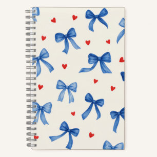 Notitieboek met blauwe strik en rode hartjes print