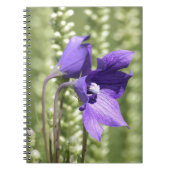 Notitieboek met zachte groene en Paarse bloem (Voorkant)
