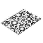 notitieboek met zwarte en witte florale oplossing (Linkerzijde)