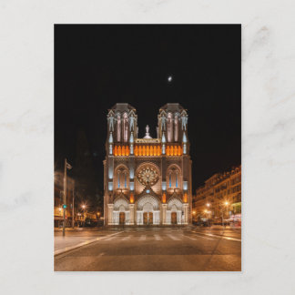 Notre-dame de nice in de nacht gloeien briefkaart