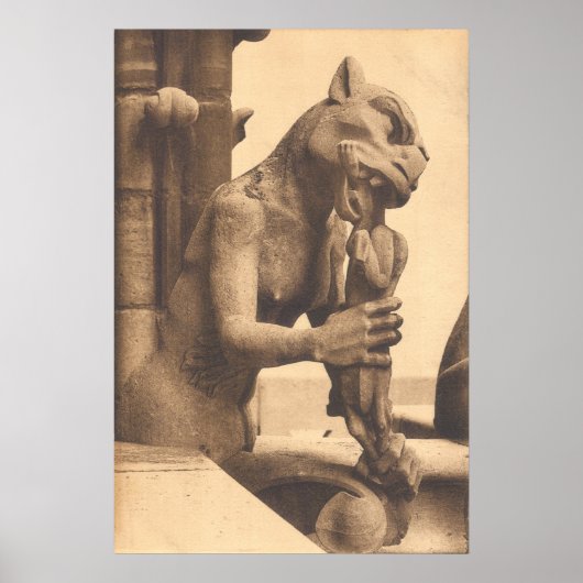 Notre Dame Gargoyle die een snack eet Poster (Voorkant)