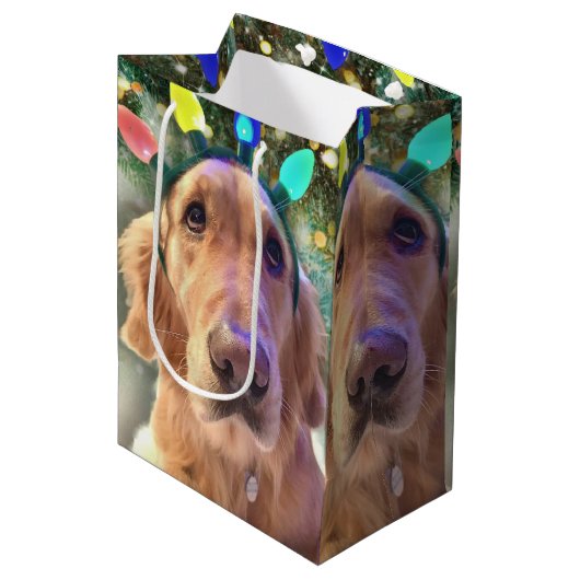 Nova the Golden Retriever - kerstcadeautas Medium Cadeauzakje (Voorkant Gekanteld)